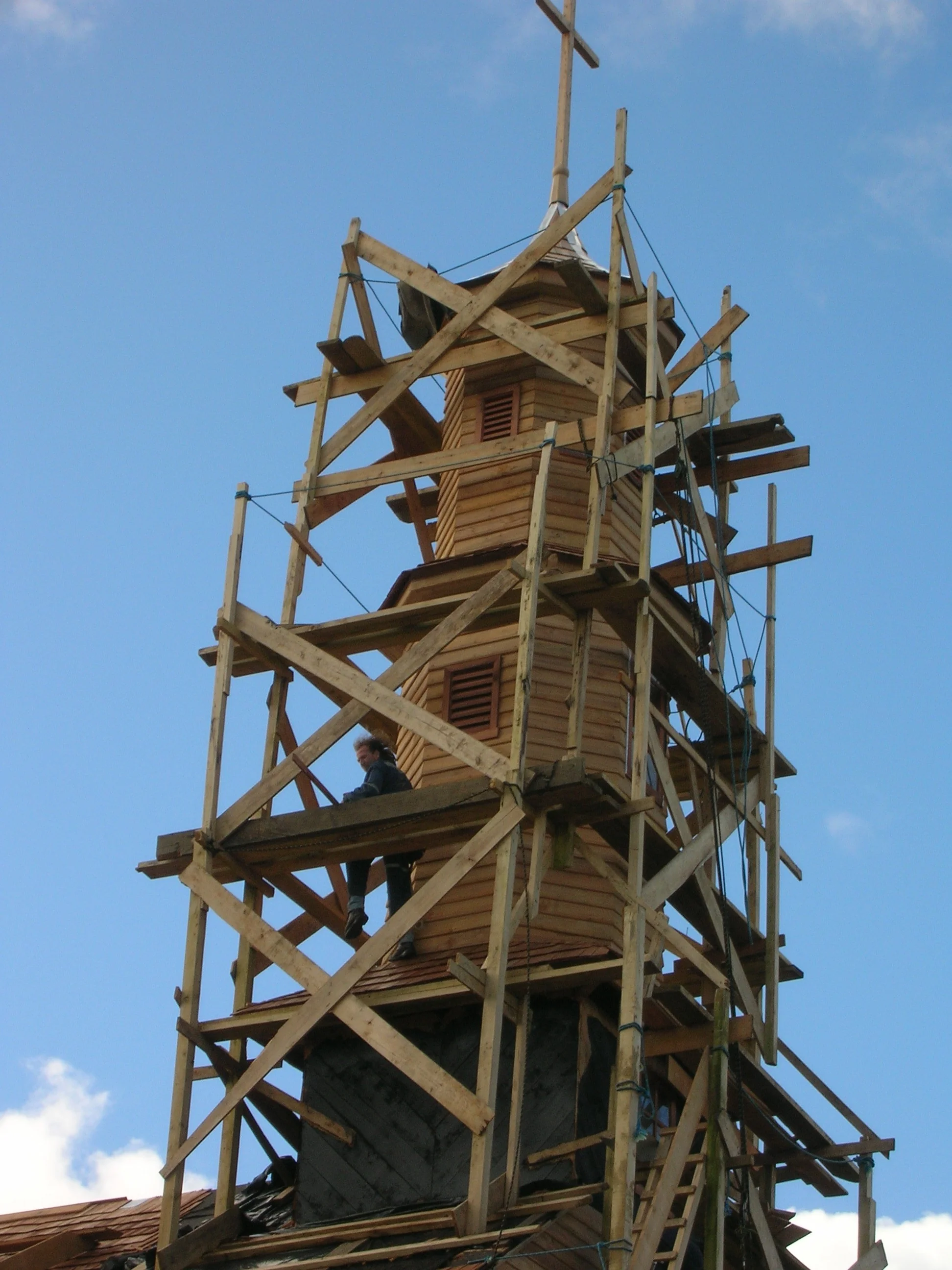 Restauración patrimonial Iglesia de Vilupulli · Constructora Patrimonial Chiloé